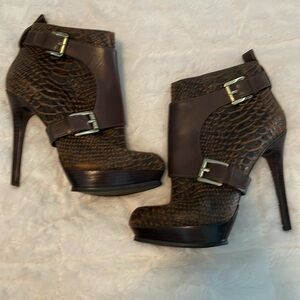 MICHAEL KORS DISTRESSED LEATHER STILETTO PLATFORM ANKLE BOOT HEELS